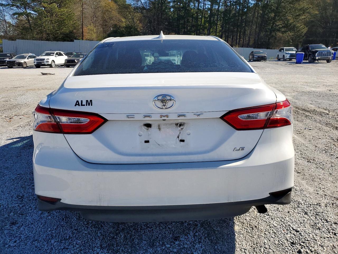 2020 Toyota Camry Le - Фото 6