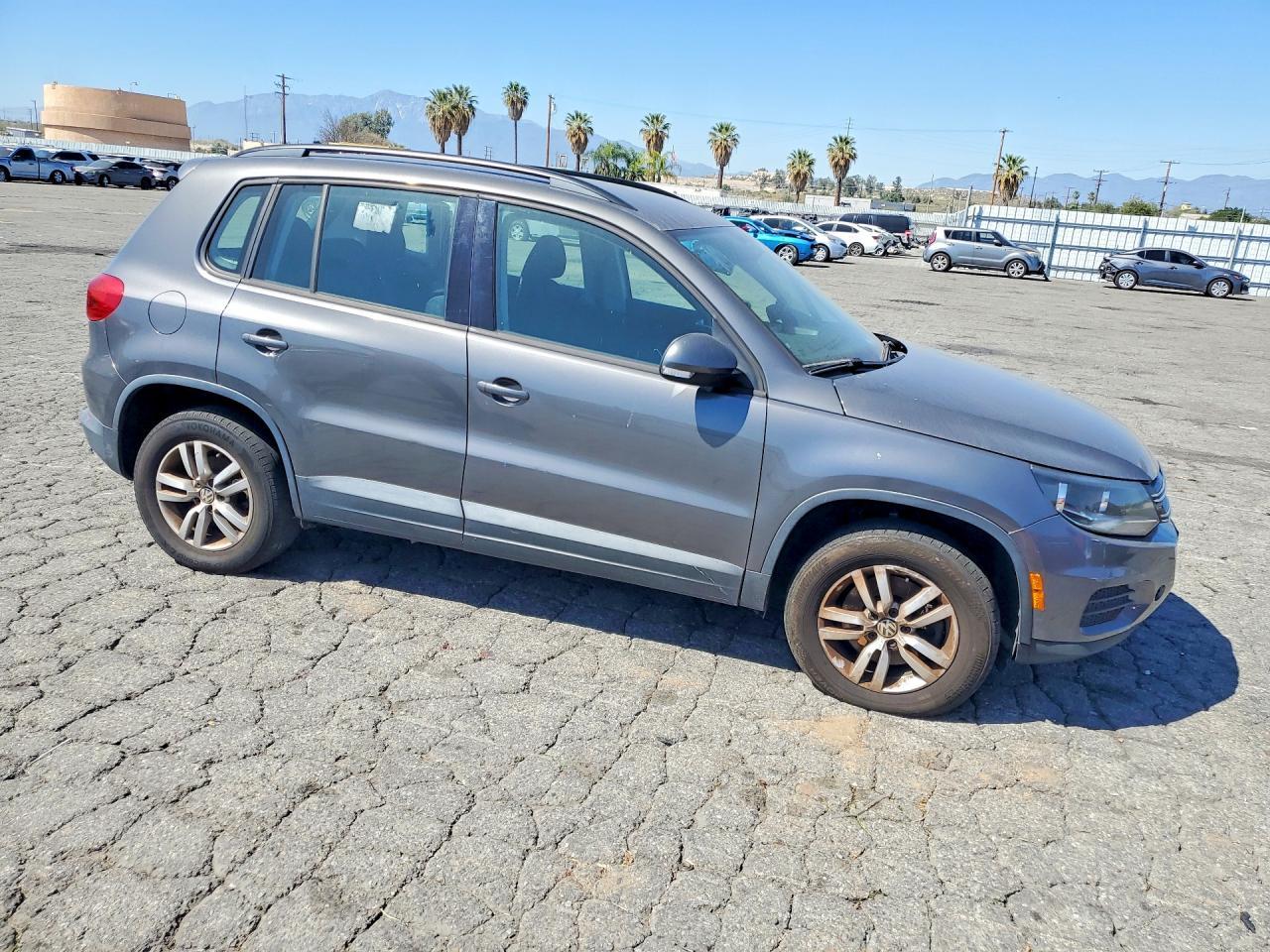 2015 Volkswagen Tiguan S - Фото 4