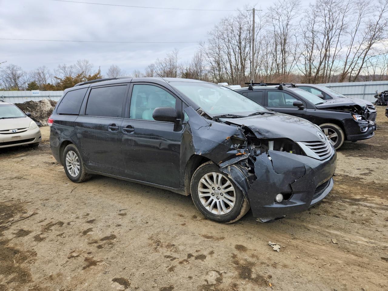 2013 Toyota Sienna - Фото 4