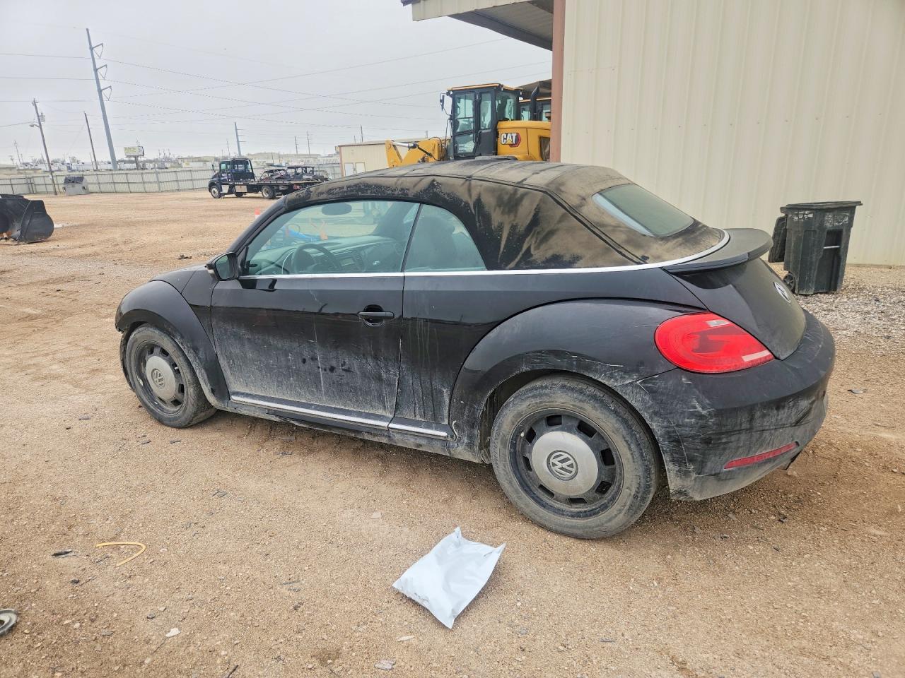 2015 Volkswagen Beetle 1.8T - Фото 2