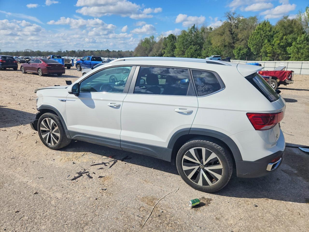 2023 Volkswagen Taos Se - Фото 2