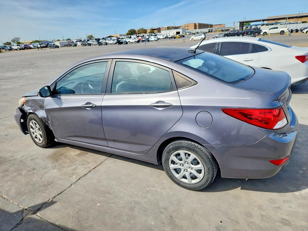 2013 Hyundai Accent Gls - Фото 2