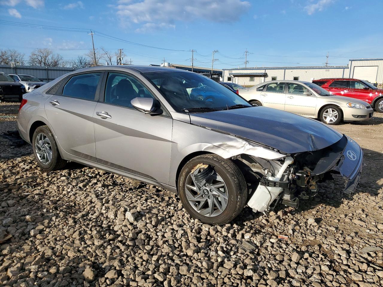 2024 Hyundai Elantra - Image 4