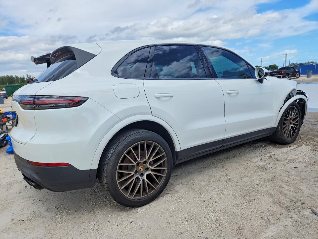 2022 Porsche Cayenne - Image 3