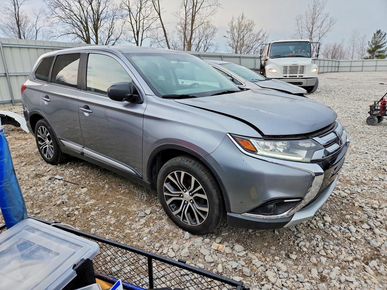 2017 Mitsubishi Outlander Es - Image 4