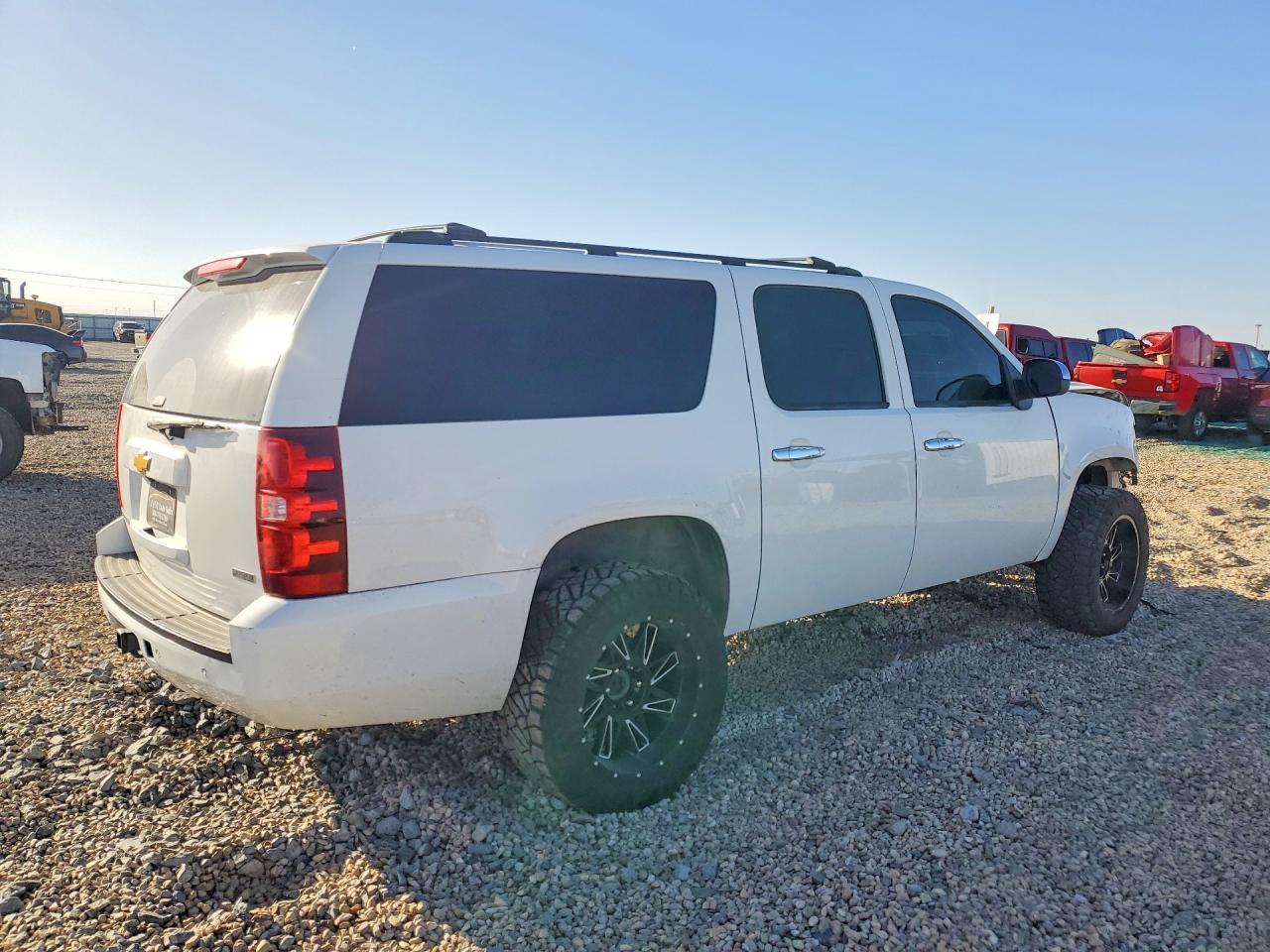 2012 Chevrolet Suburban C1500 Lt - Image 3