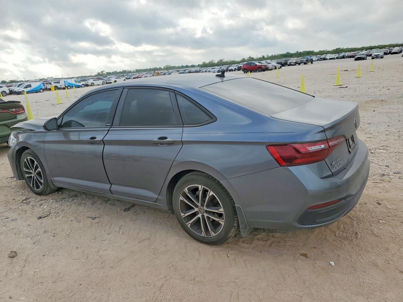 2023 Volkswagen Jetta Sport - Фото 2