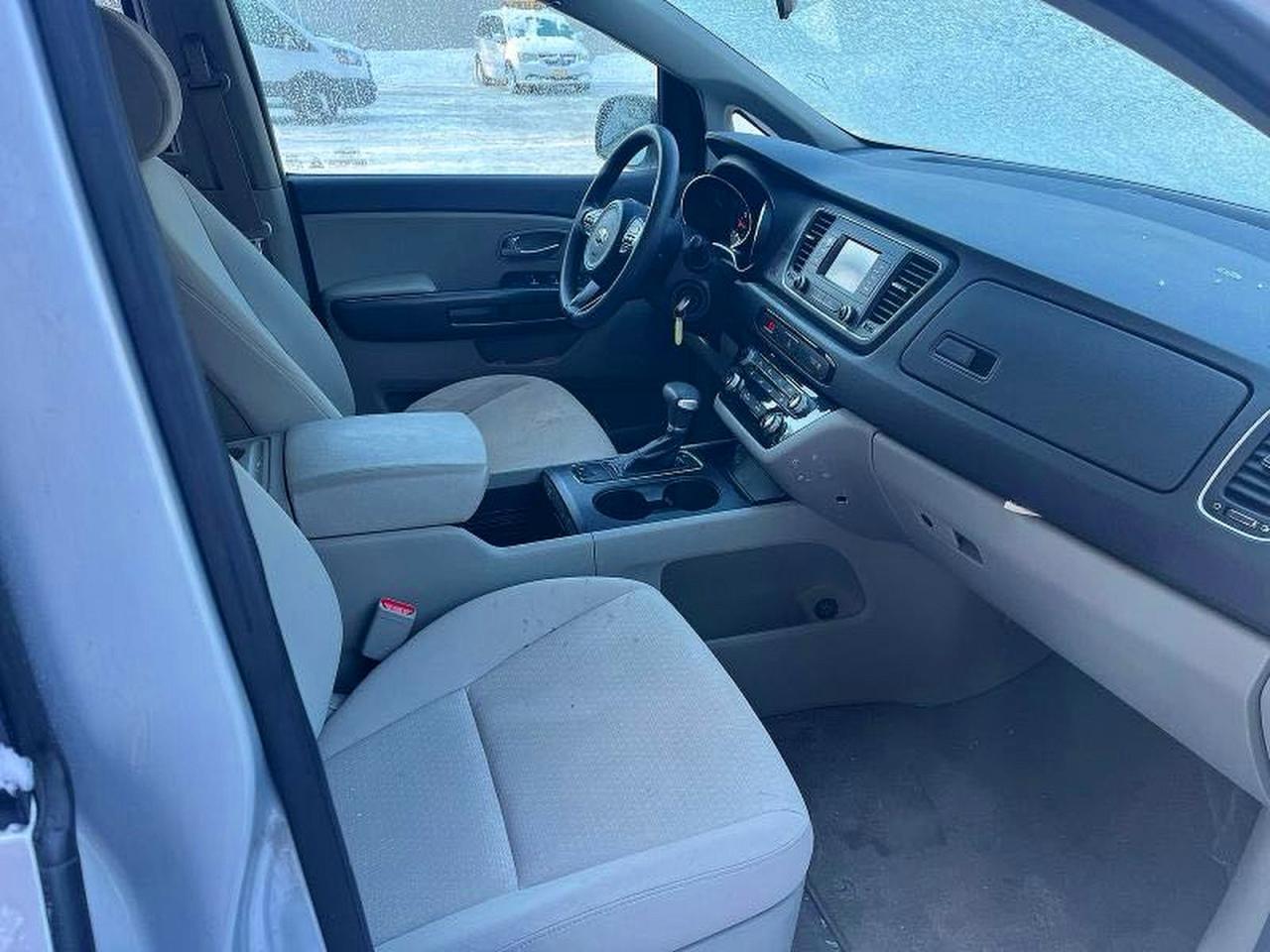 2017 Kia Sedona L - Фото 5