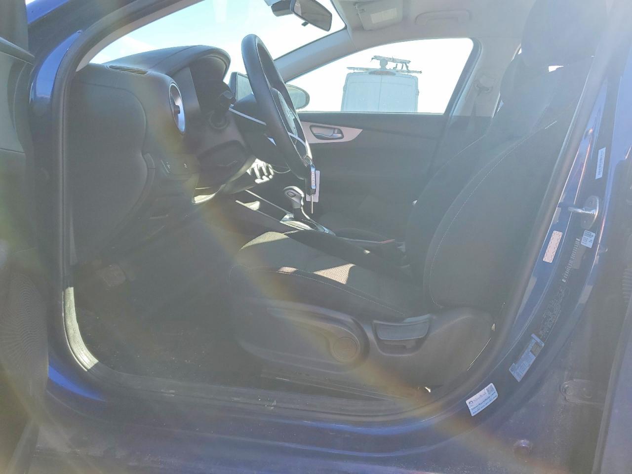 2023 Kia Forte Lxs - Image 7