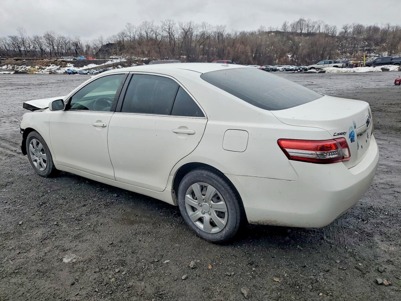 2011 Toyota Camry Le - Фото 2
