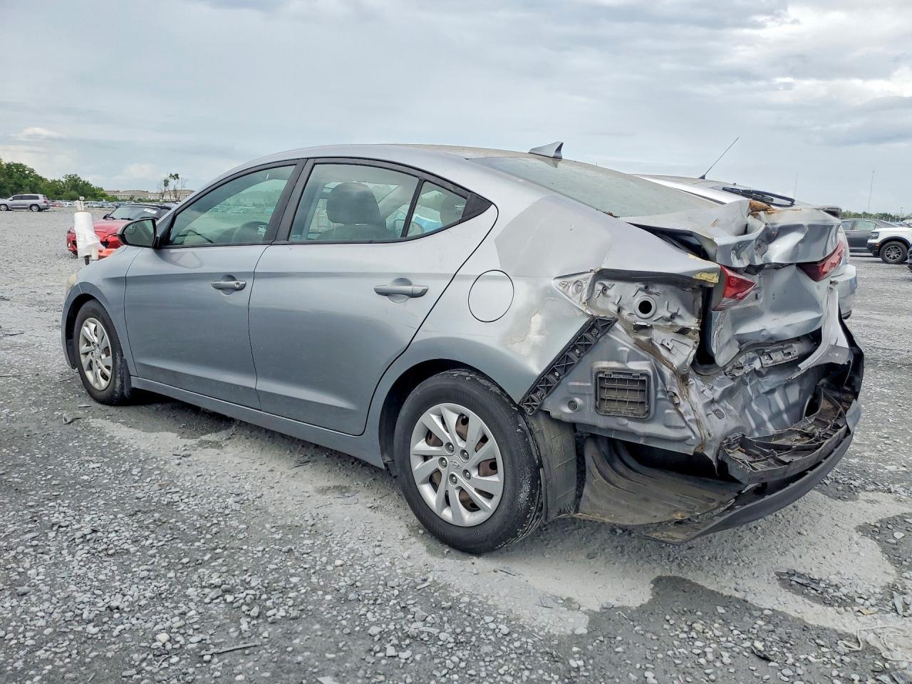 2017 Hyundai Elantra Se - Image 2