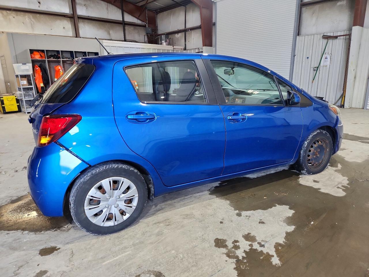 2015 Toyota Yaris 5-Door L - Image 3