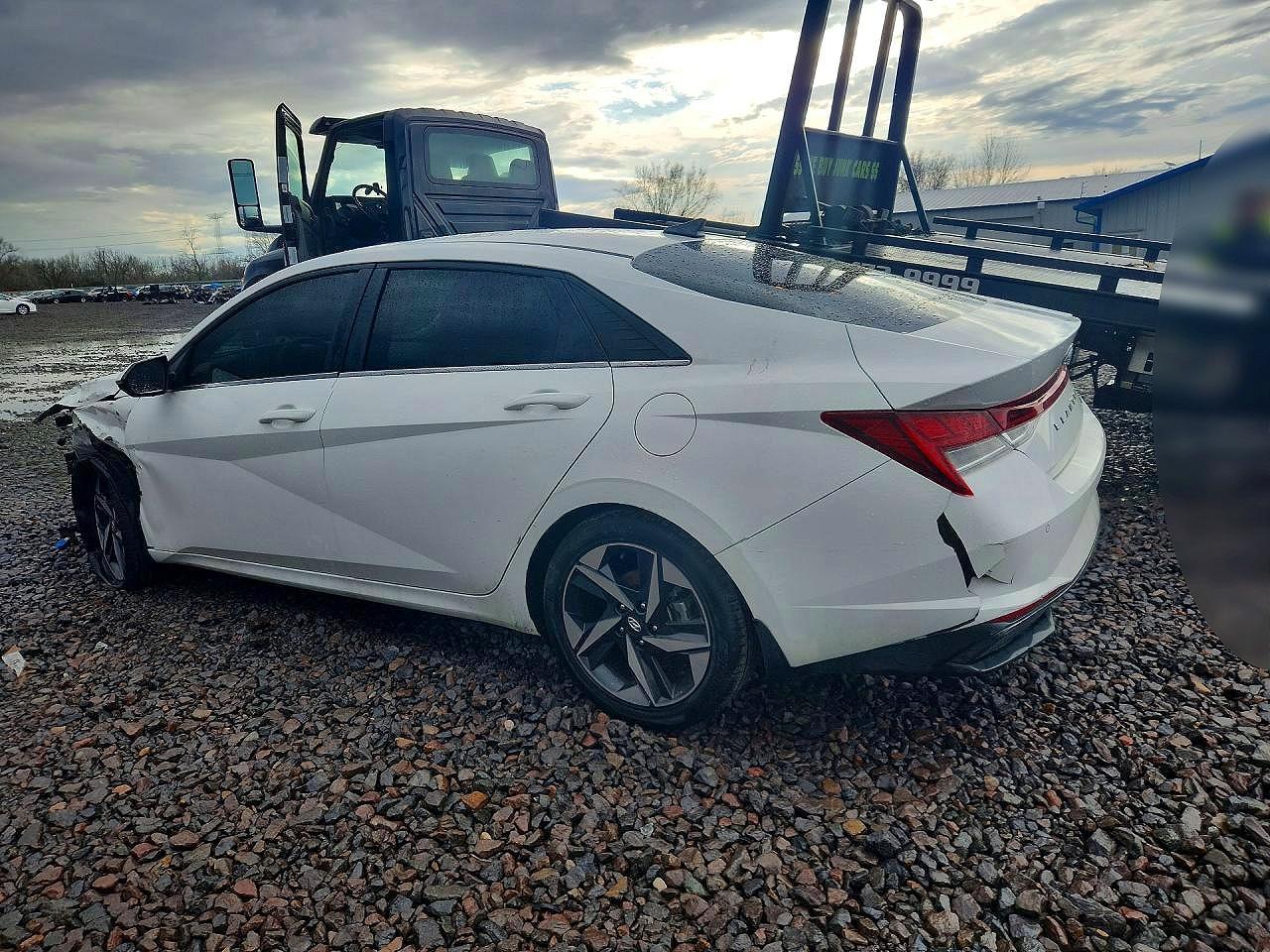 2023 Hyundai Elantra Hybrid Limited - Image 2