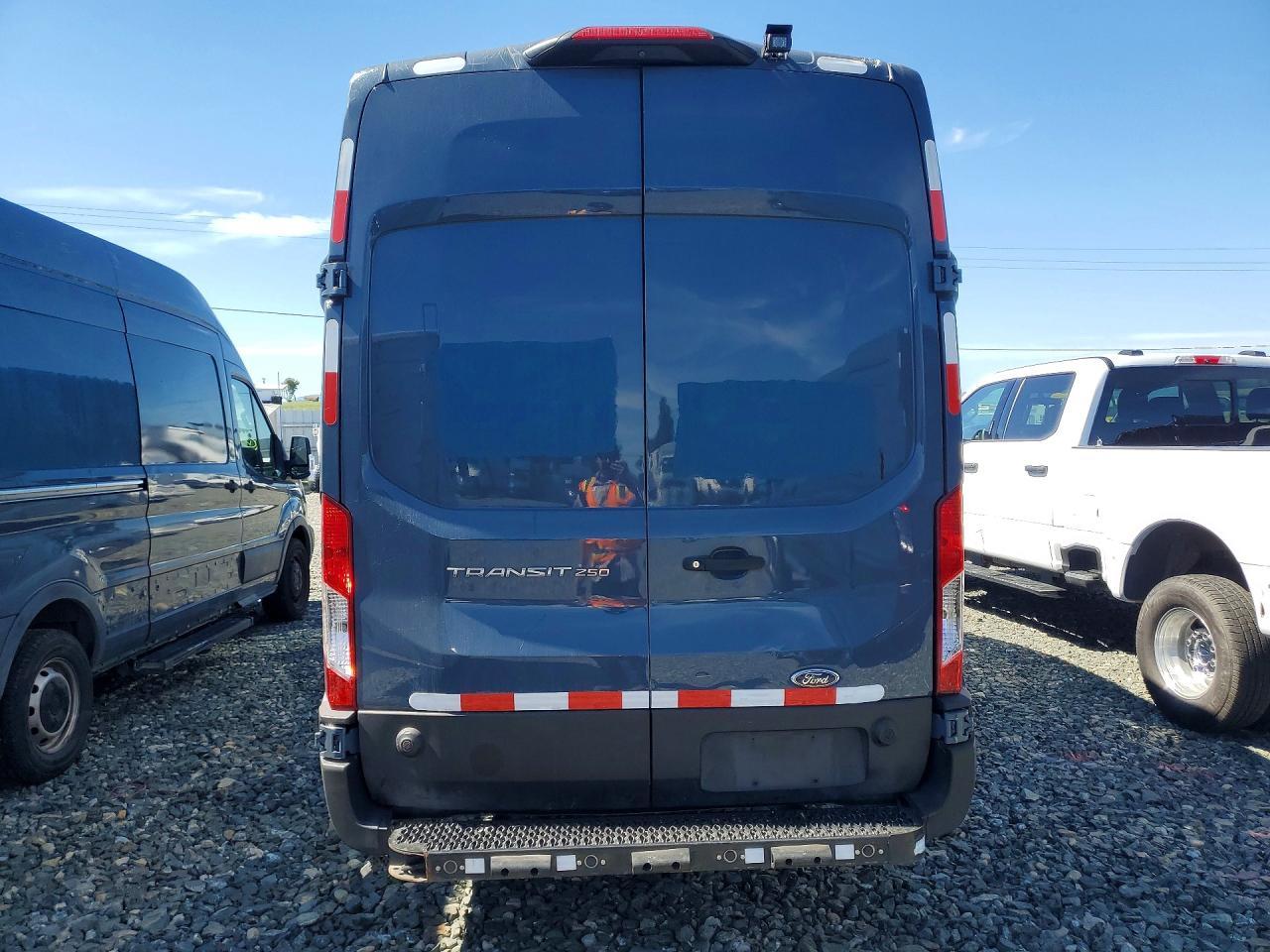 2020 Ford Transit 250 Delivery Van - Фото 6