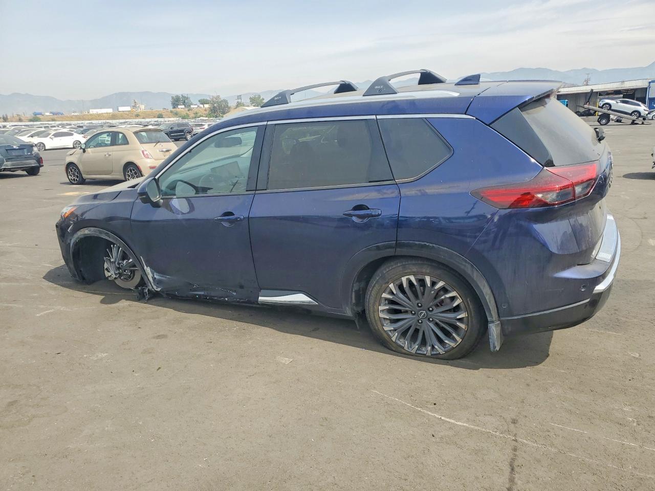 2025 Nissan Rogue Platinum - Фото 2