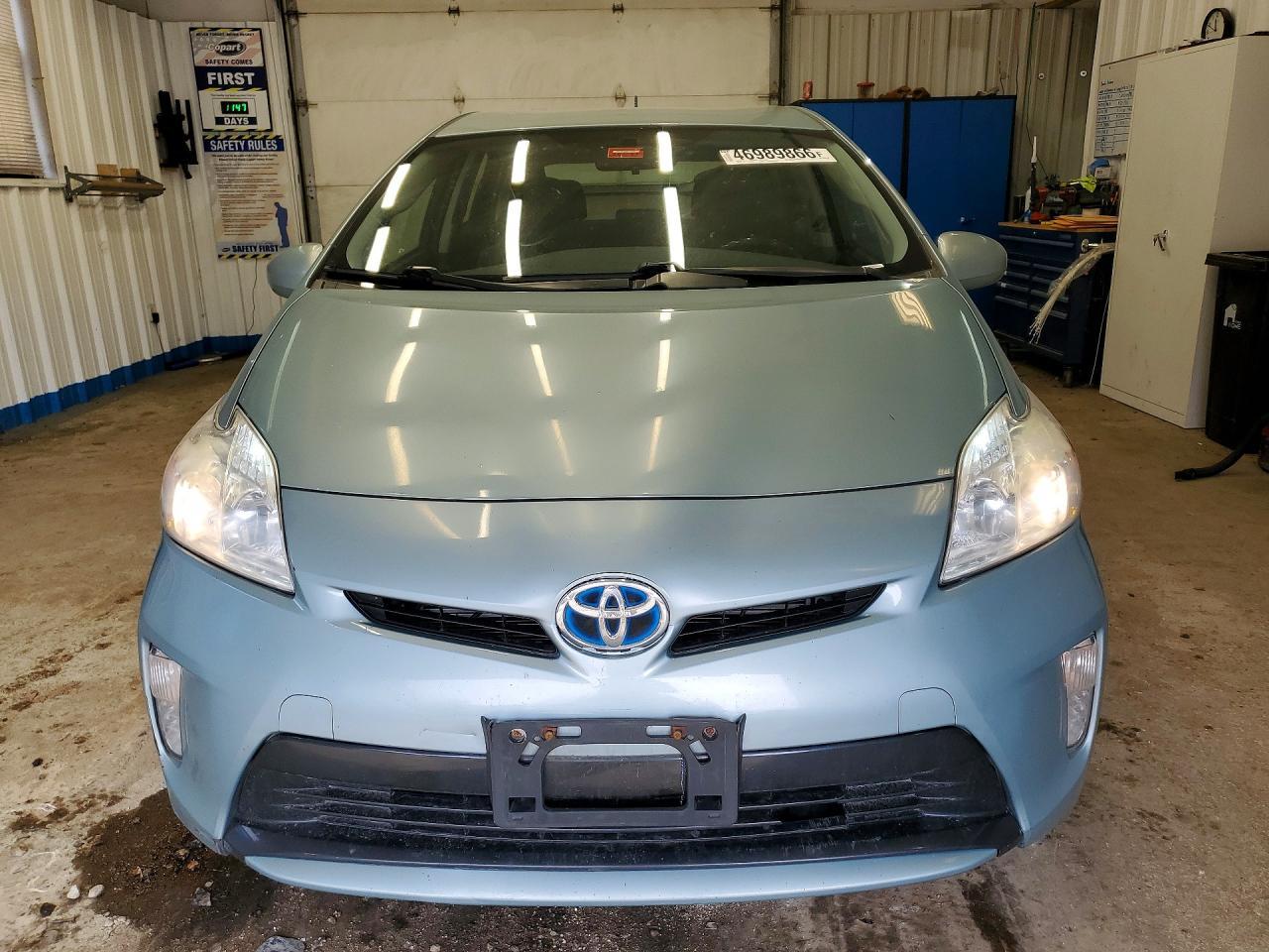 2015 Toyota Prius Two - Фото 5