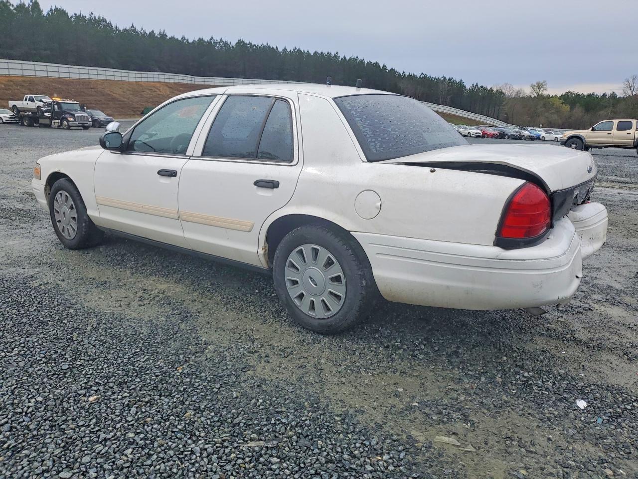 2010 Ford Crown Victoria - Image 2