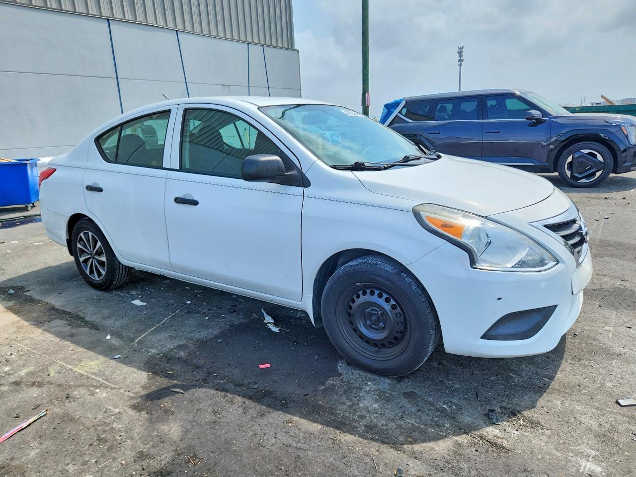 2015 Nissan Versa 1.6 S - Фото 4