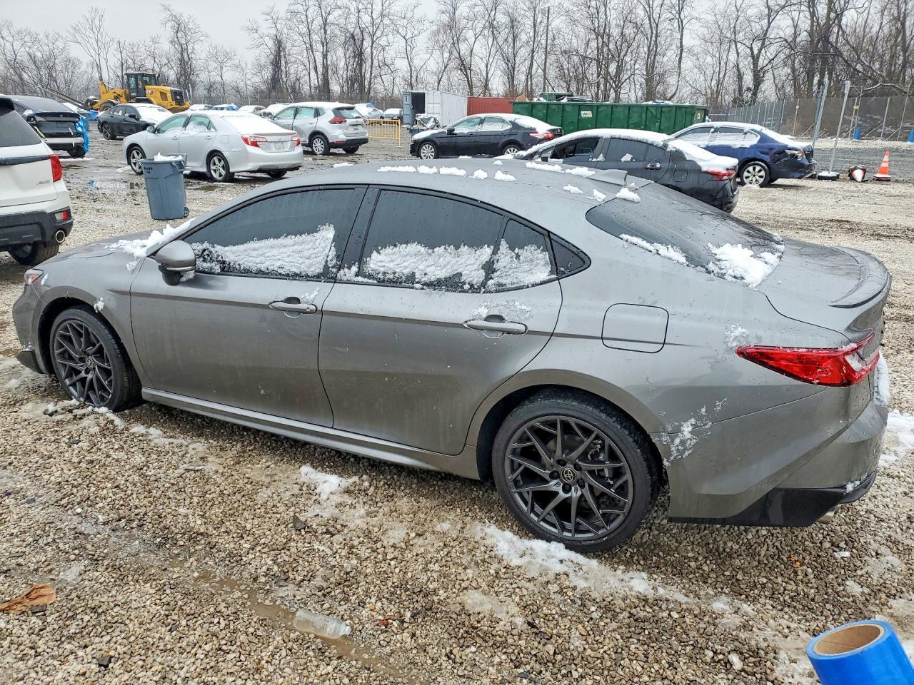 2025 Toyota Camry Se - Фото 2