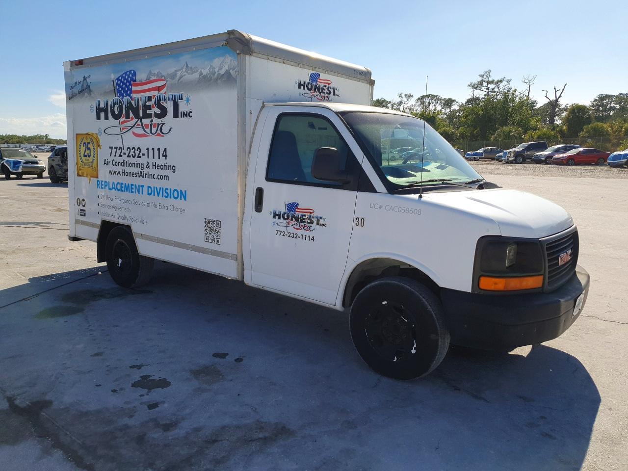 2005 GMC Savana Box Truck - Фото 4
