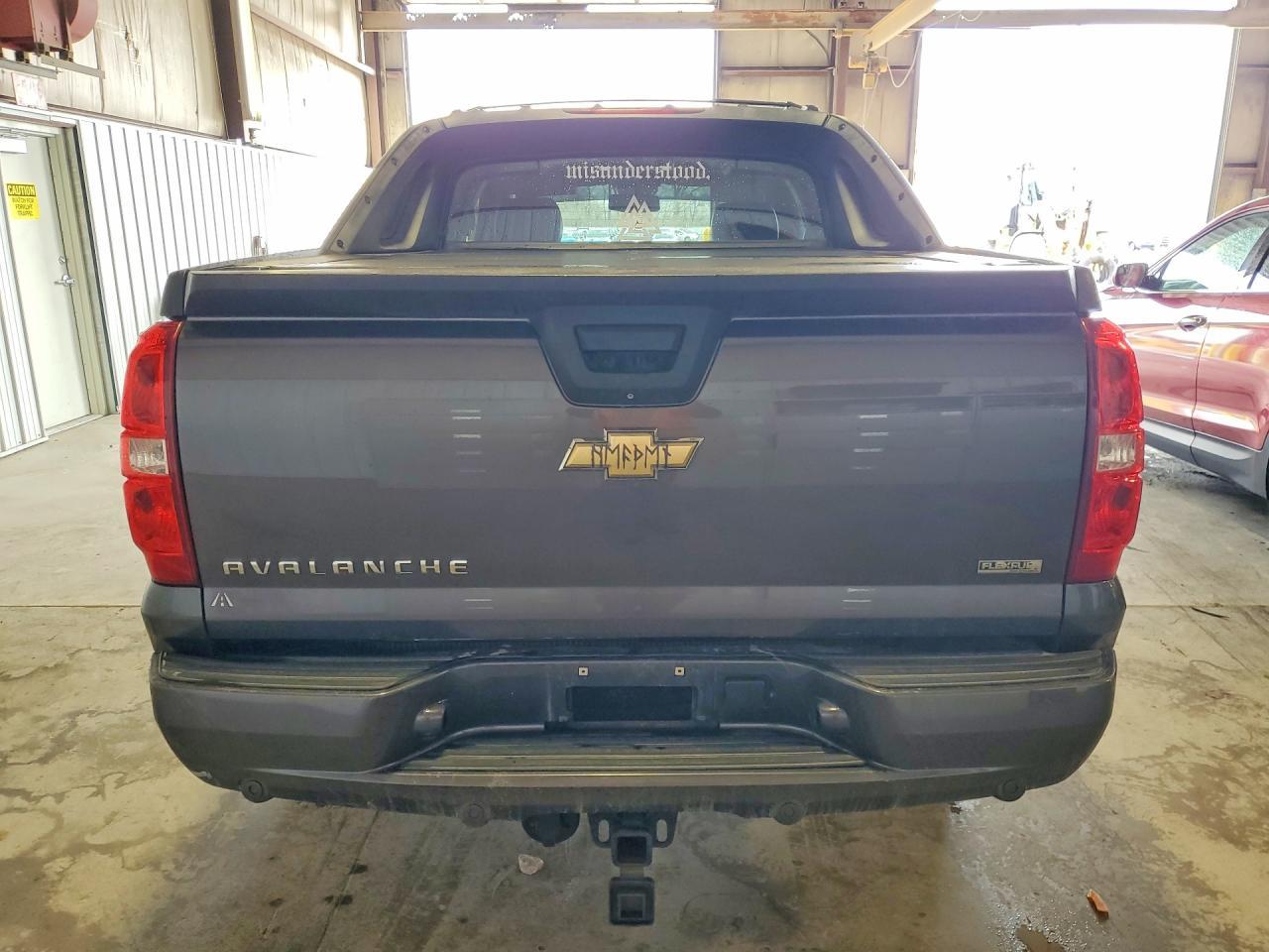 2011 Chevrolet Avalanche Lt - Image 6