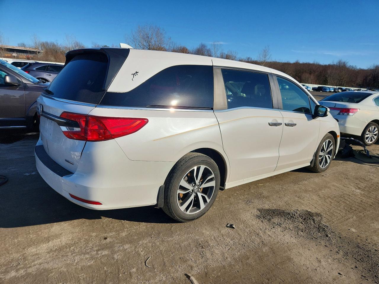 2023 Honda Odyssey Touring - Фото 3