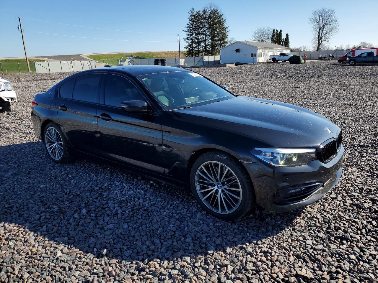 2018 BMW 530Xe - Фото 4