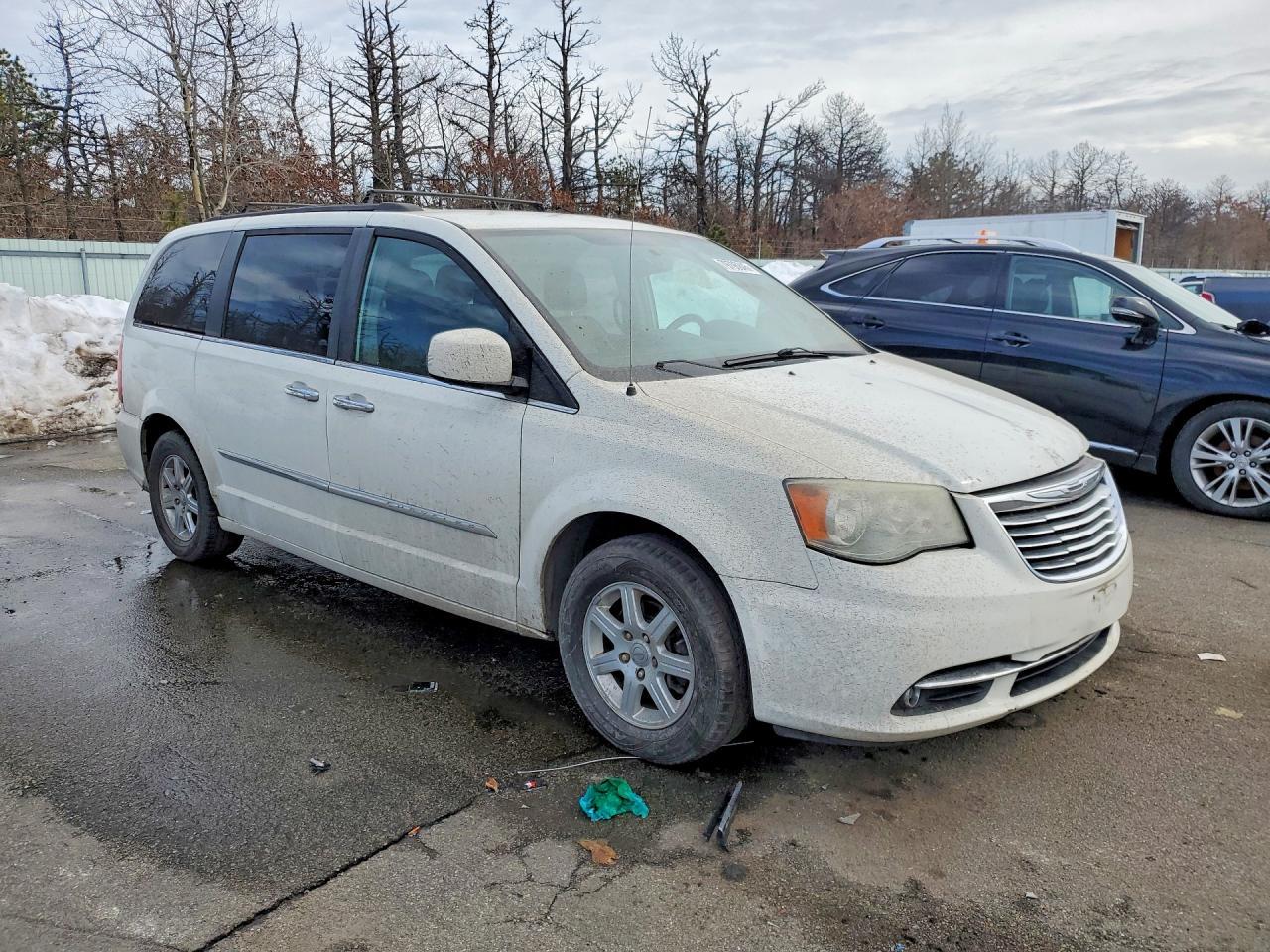 2011 Chrysler Town & Country Touring - Фото 4