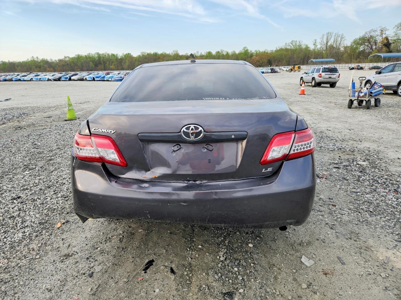2011 Toyota Camry Le - Image 6