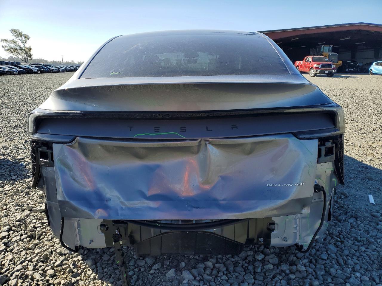 2026 Tesla Model Y - Фото 6