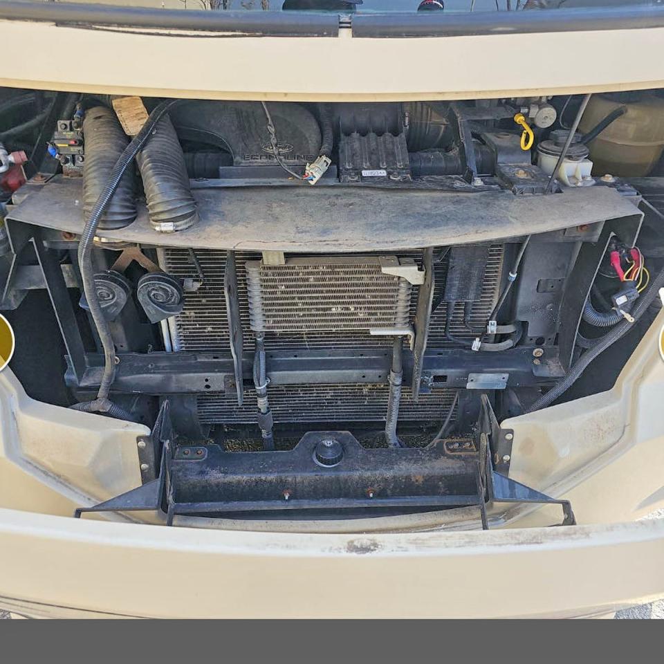 2016 Ford Econoline E450 Super Duty Commercial Stripped Chassis - Image 7