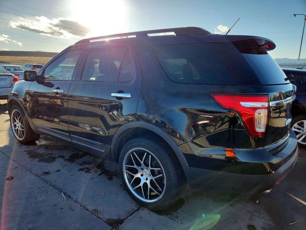 2011 Ford Explorer - Фото 2