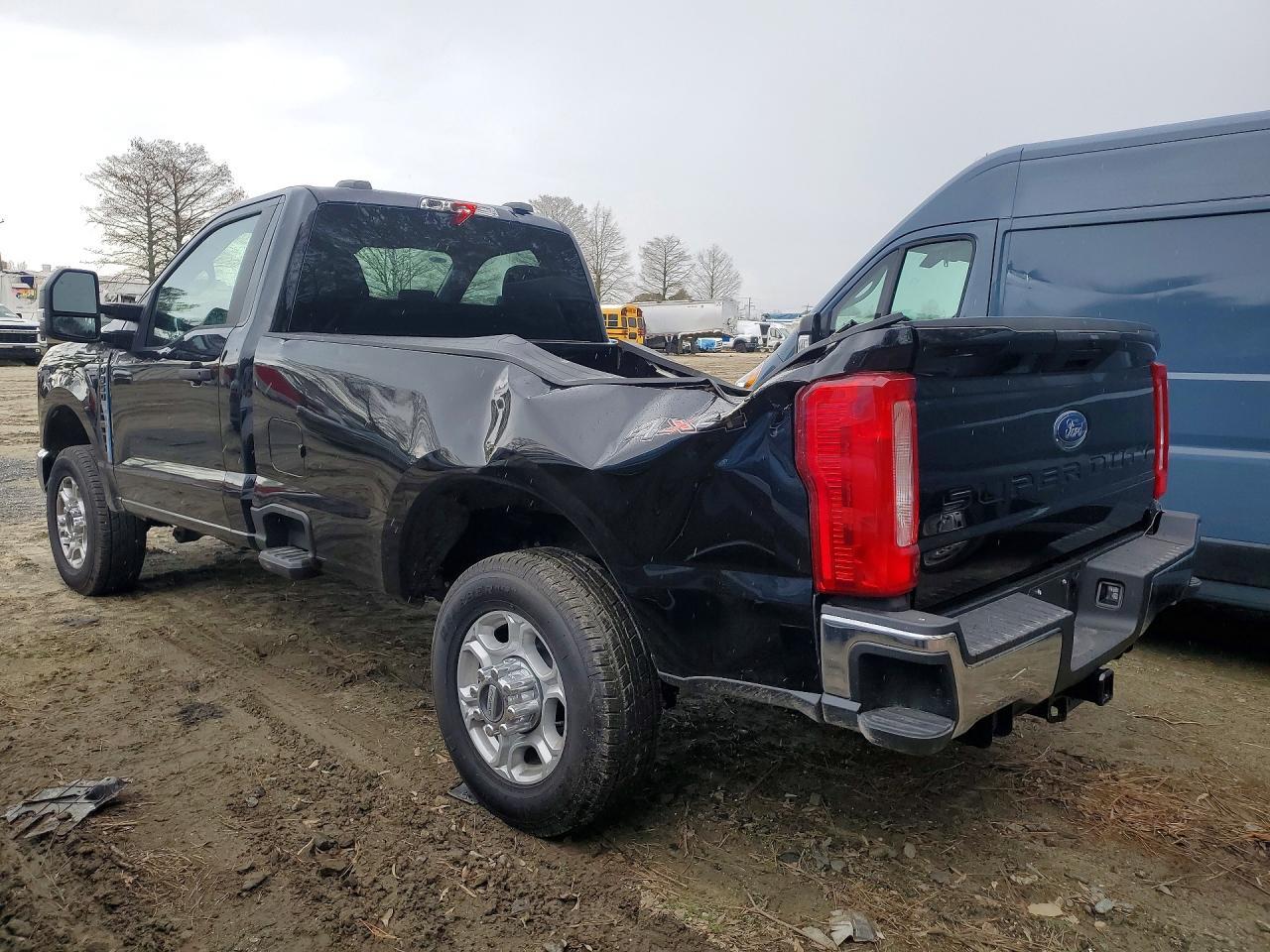 2025 Ford F350 Super Duty - Фото 2