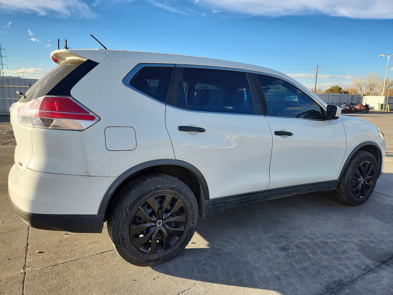 2016 Nissan Rogue S - Image 3