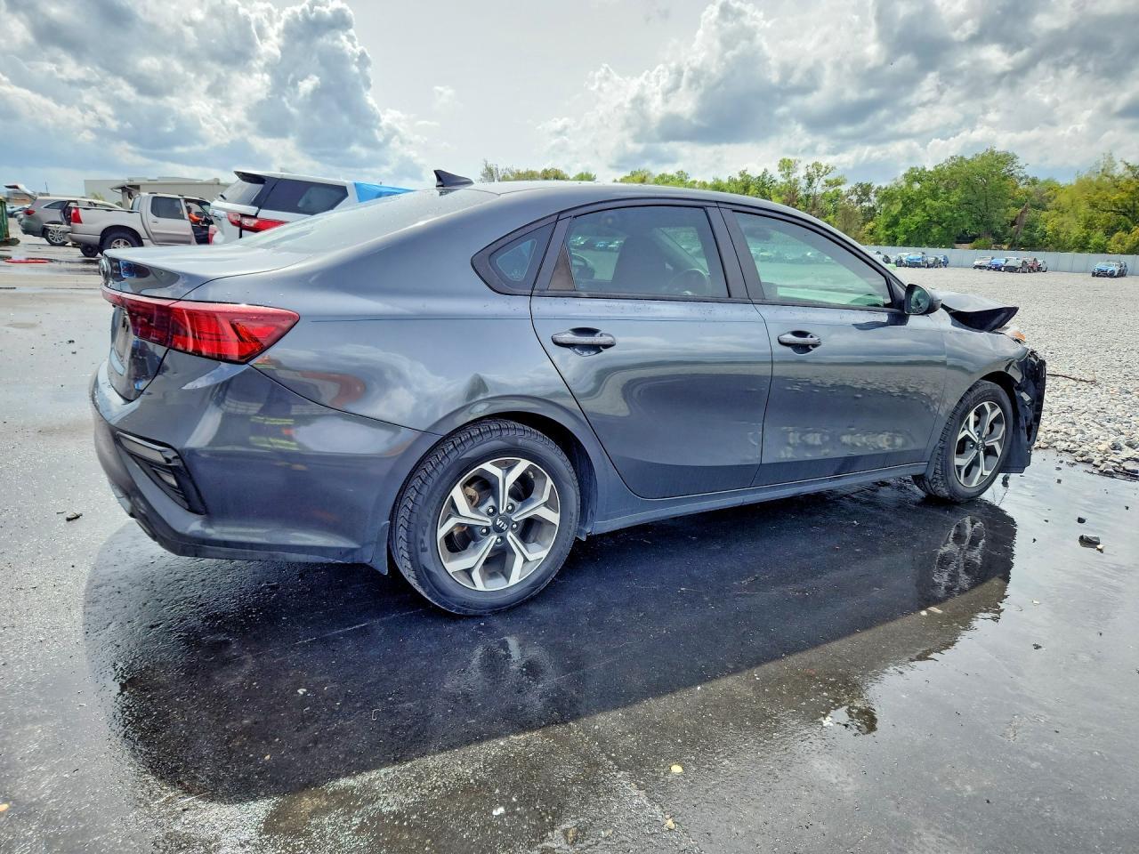 2021 Kia Forte Lxs - Фото 3