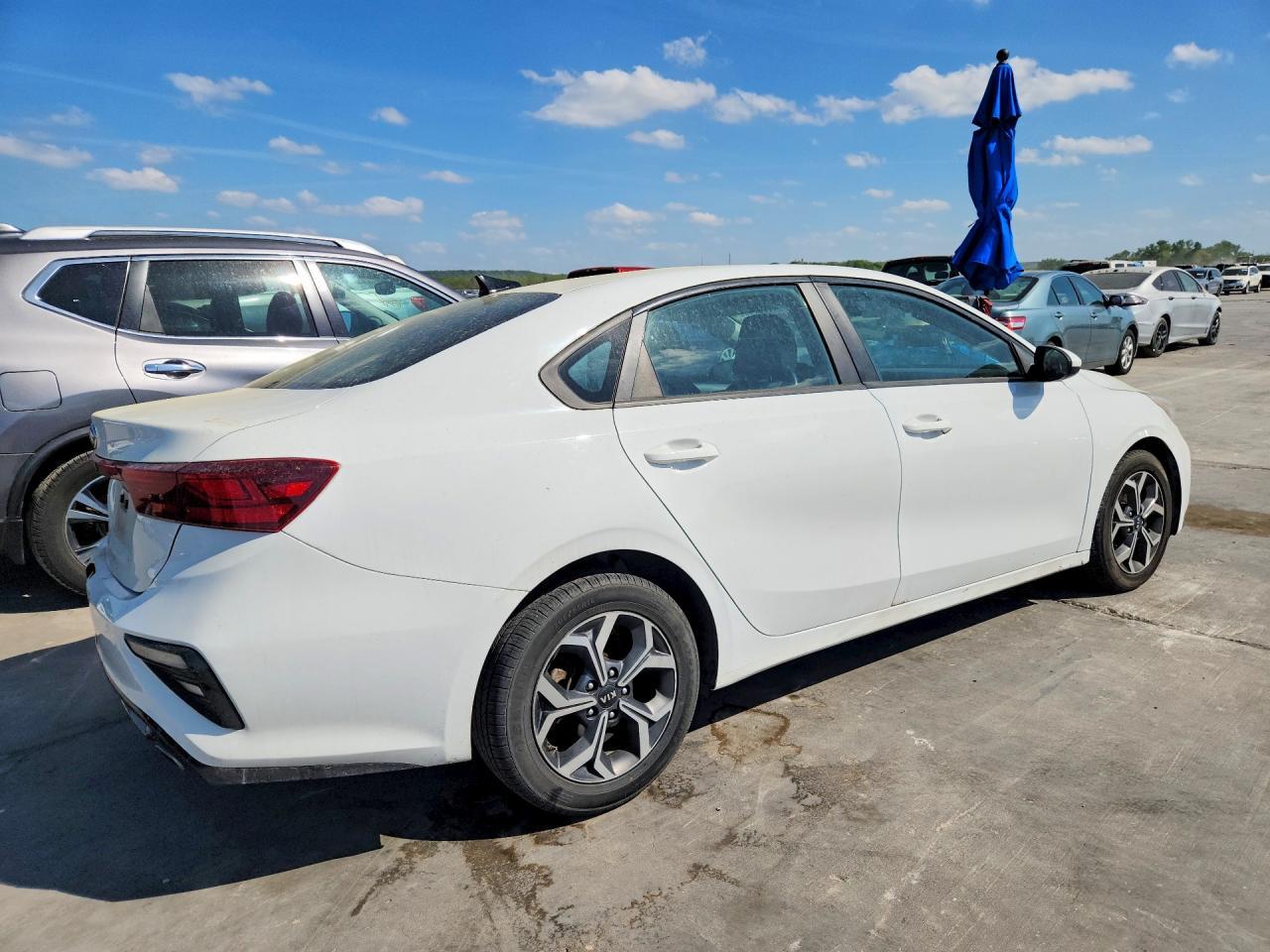 2021 Kia Forte Lxs - Image 3