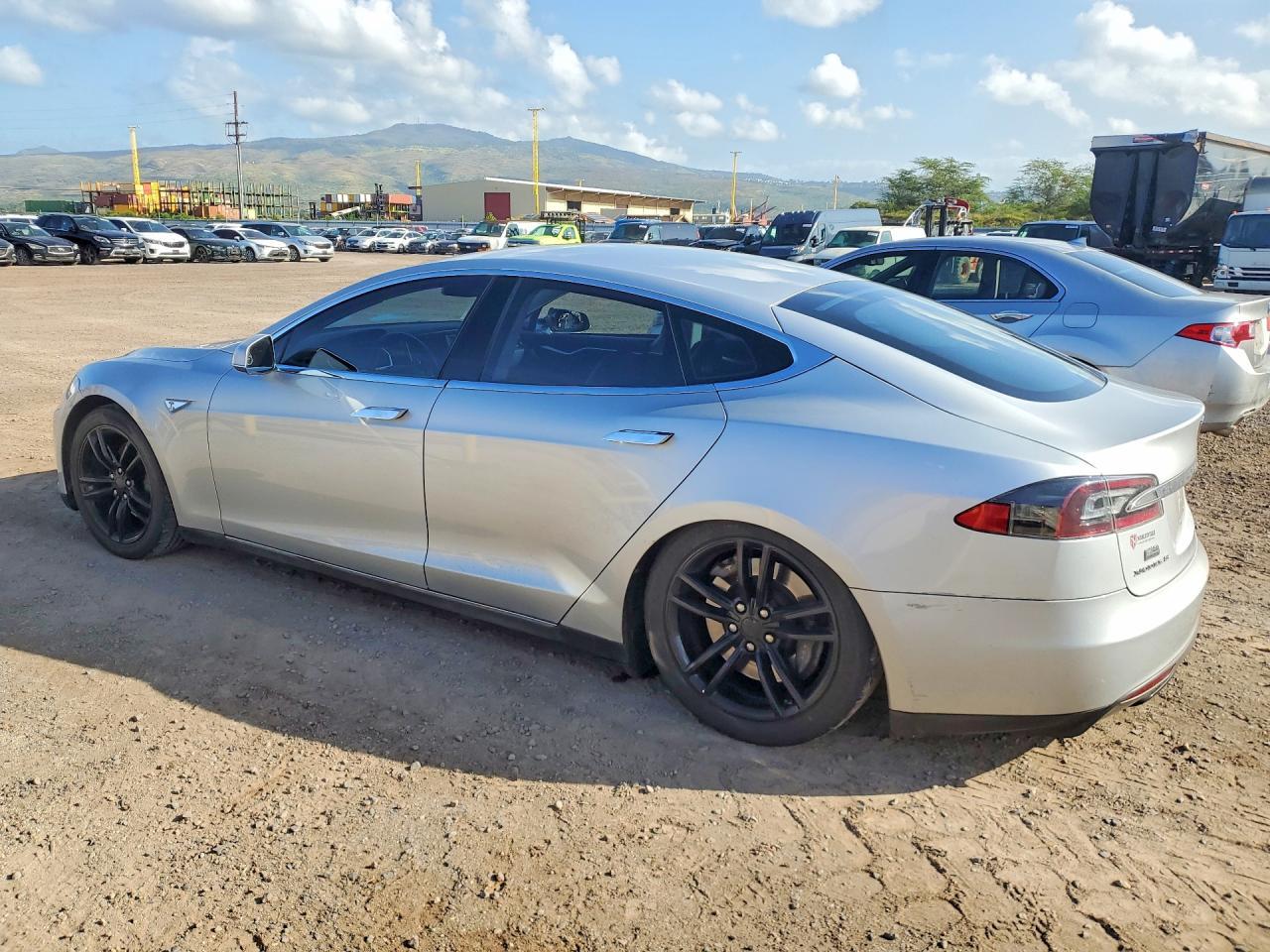 2013 Tesla Model S - Фото 2