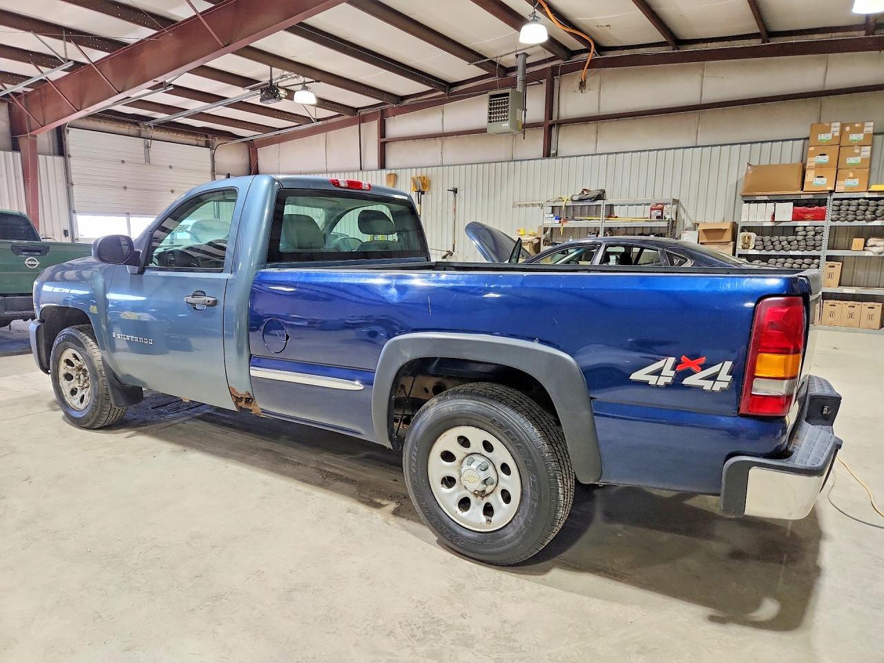 2007 Chevrolet Silverado K1500 - Image 2
