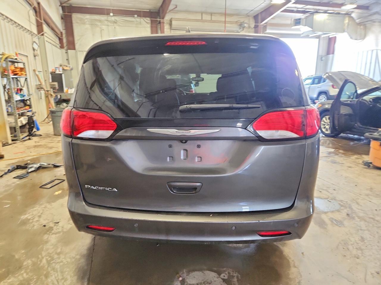 2017 Chrysler Pacifica Touring - Image 6