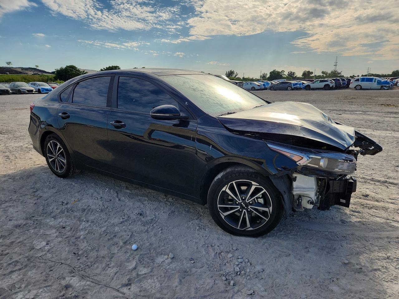 2024 Kia Forte Lxs - Image 4
