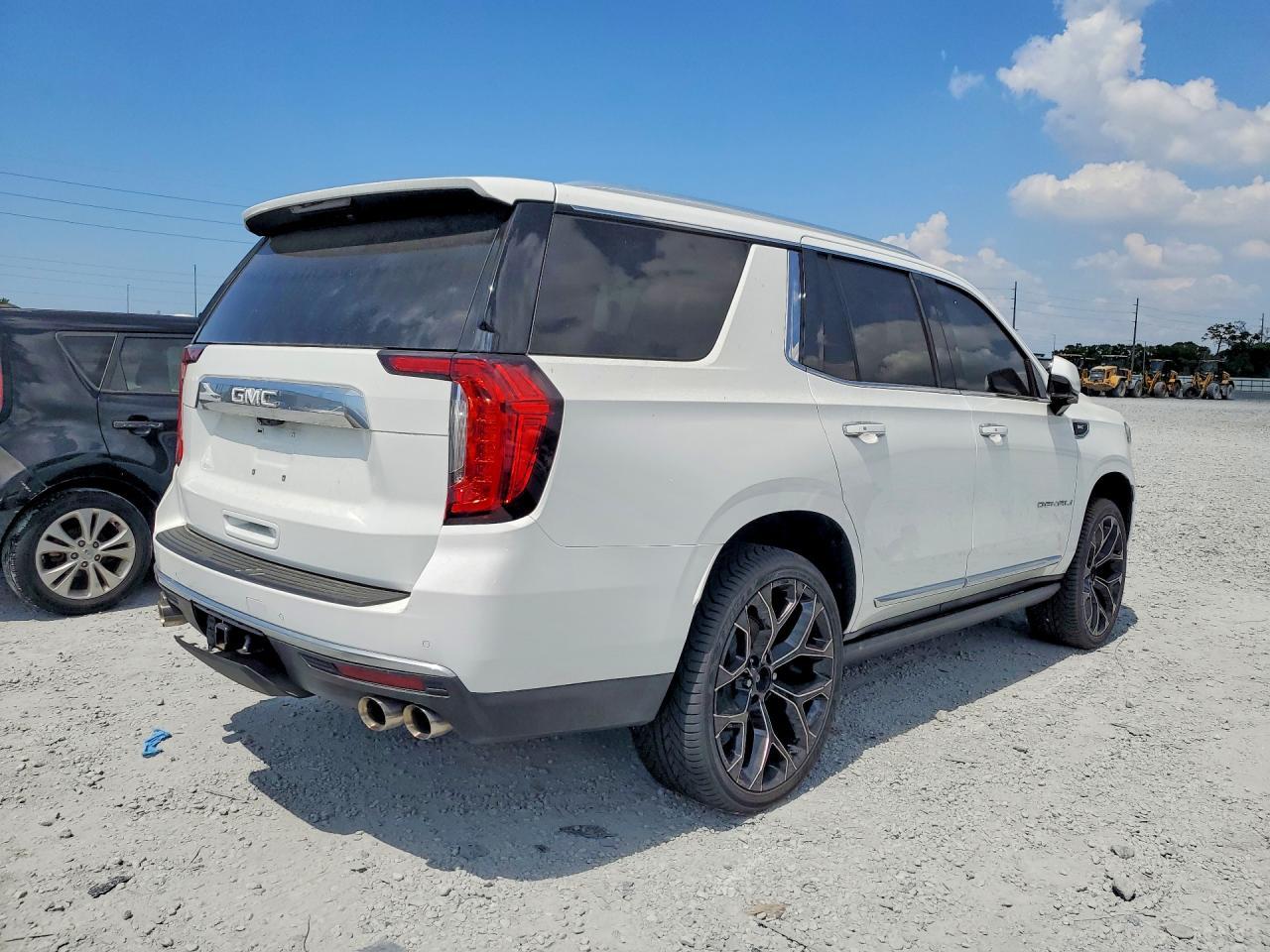 2021 GMC Yukon Denali - Image 3