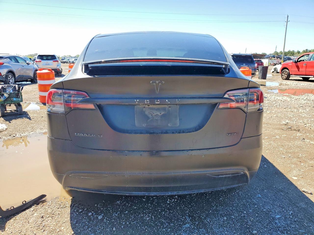 2017 Tesla Model X - Image 6