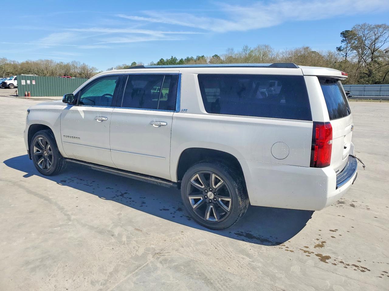 2016 Chevrolet Suburban C1500 Ltz - Image 2