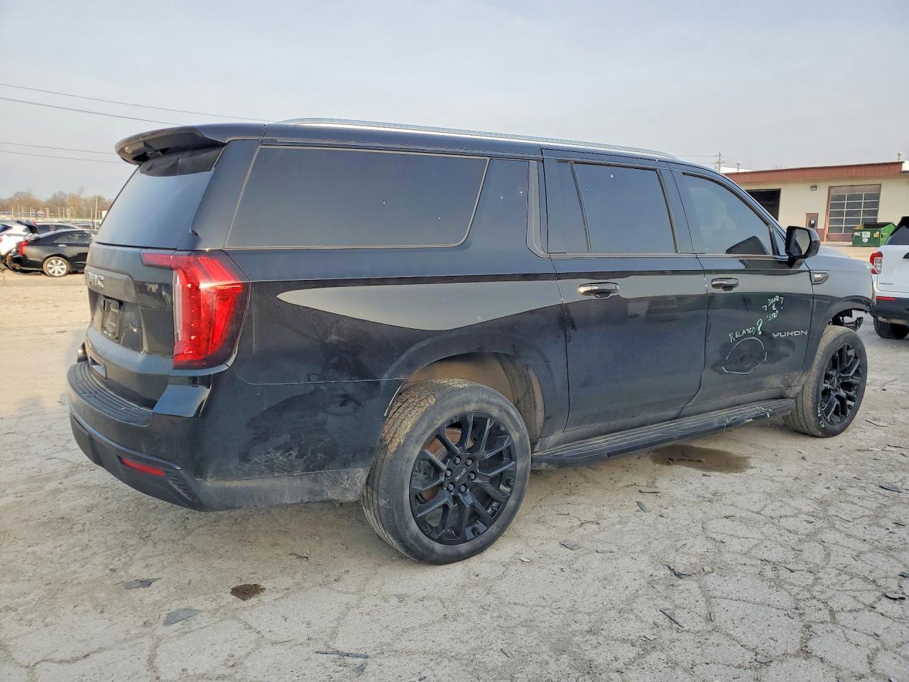 2023 GMC Yukon Xl K1500 Sle - Фото 3