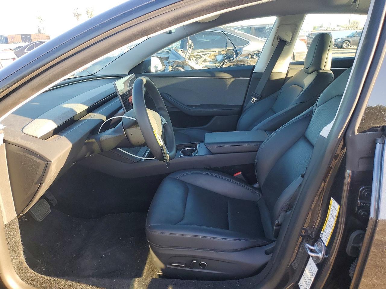 2025 Tesla Model 3 - Фото 7