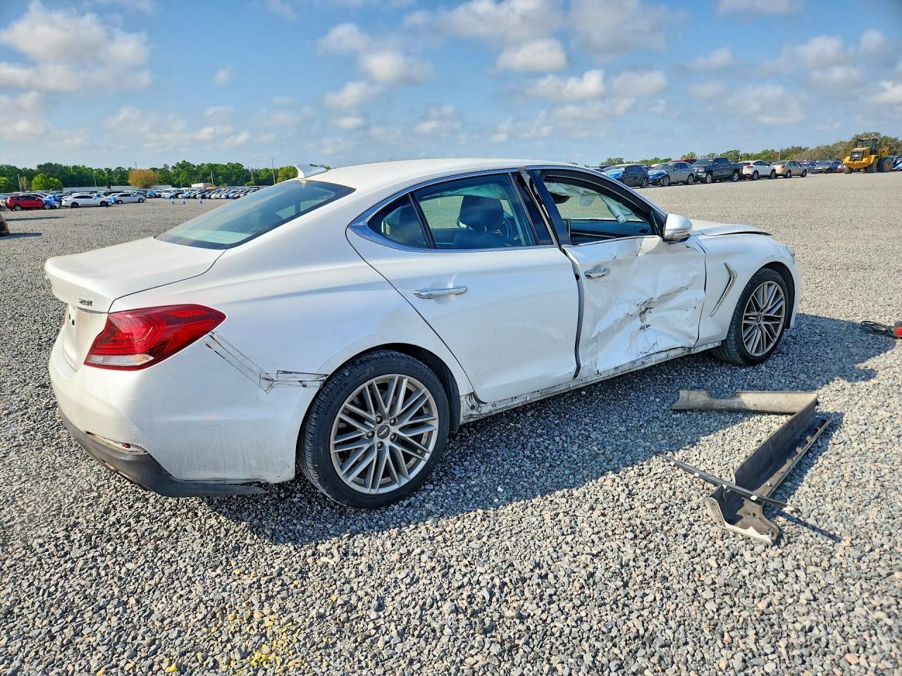 2021 Genesis G70 2.0T - Фото 3