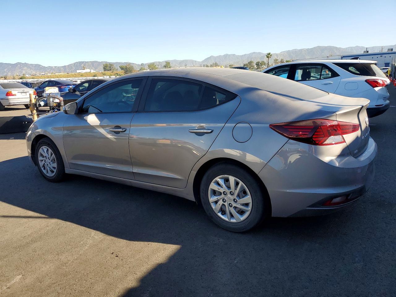 2020 Hyundai Elantra Se - Фото 2