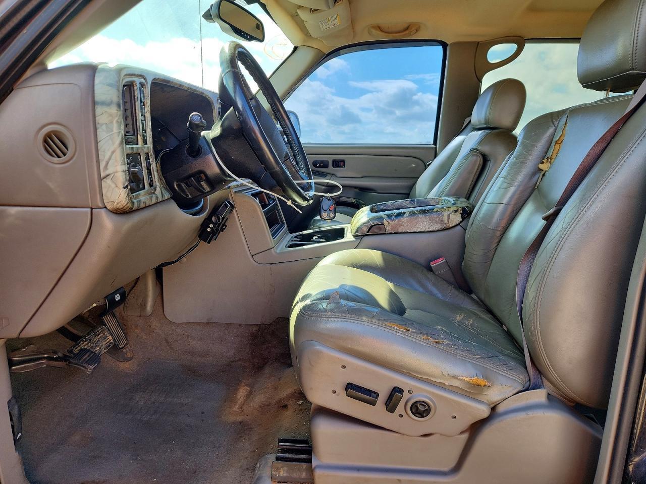 2004 Chevrolet Silverado K2500 - Image 7