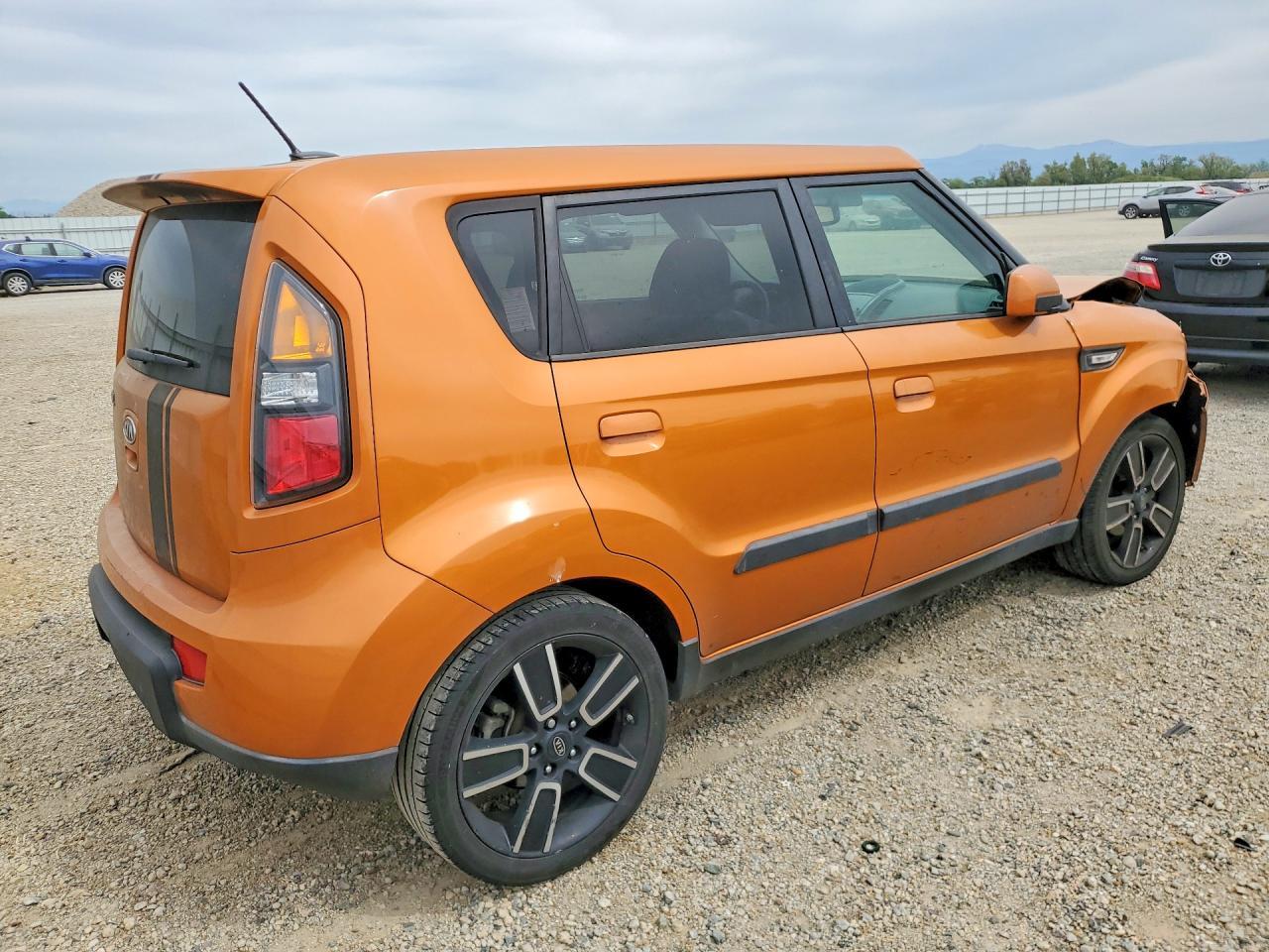 2010 Kia Soul + - Image 3