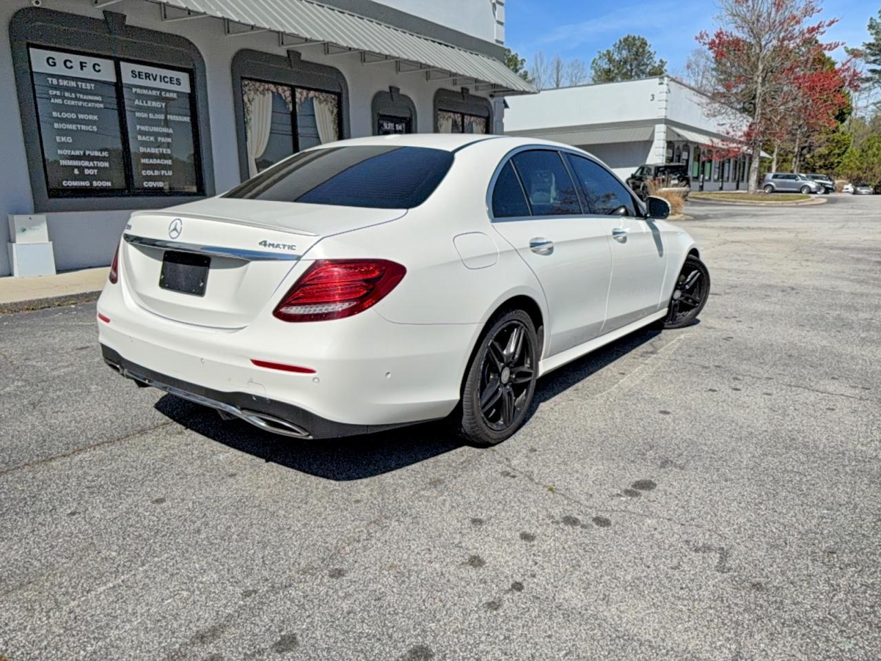 2017 Mercedes-Benz E 300 4Mat 4Matic - Image 4